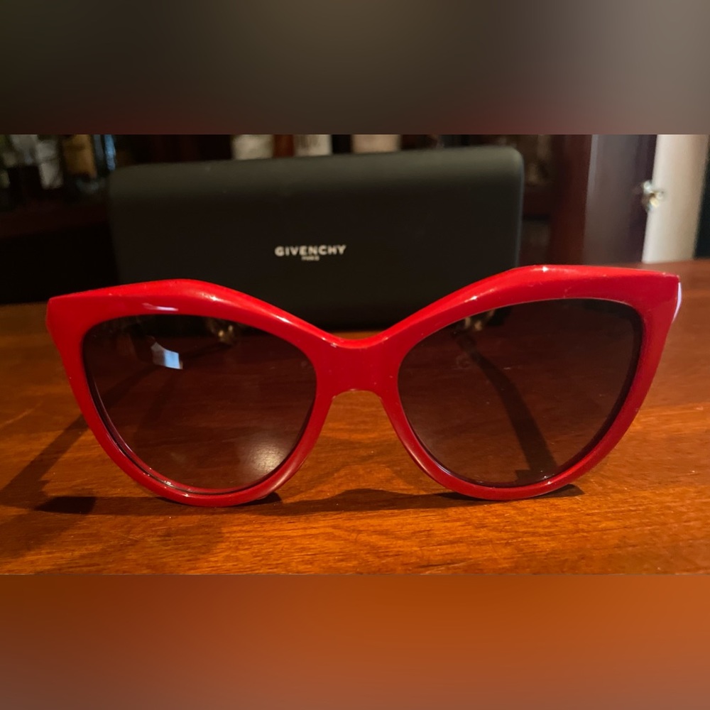Givenchy Sunglasses 🕶️ 😎